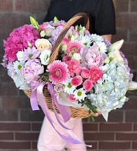 Композиция солнечный день в Благодатном Цветочная композиция из Розы, Хризантемы, Пионы и Лизиантусы в корзине в Благодатном
