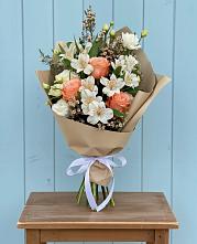 Букет цветов из:  Альстромерии, Лизиантусы, Розы и Хризантемы в Благодатном