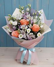 Букет цветов из:  Лизиантусы, Розы, Альстромерии и Гипсофила в Благодатном