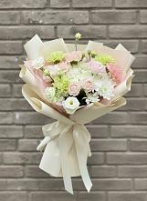 Букет цветов из:  Гвоздики, Розы, Лизиантусы и Хризантемы в Благодатном
