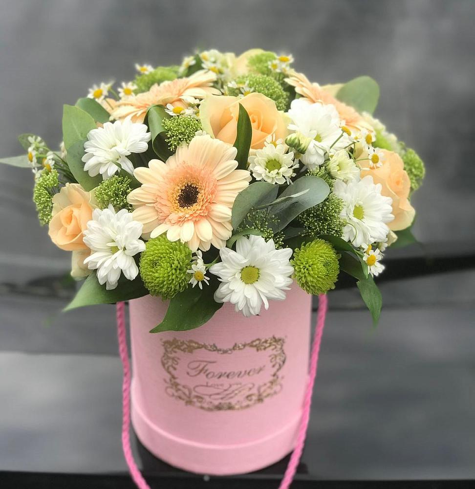 Цветочная композиция из Розы, Герберы и Хризантемы в шляпной коробке в Благодатном