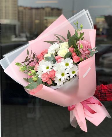 Букет цветов из: Розы, Лизиантусы и Хризантемы в Благодатном
