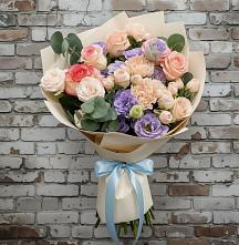 Букет цветов из:  Розы, Лизиантусы и Гвоздики #REPLACE_PRED# Благодатном