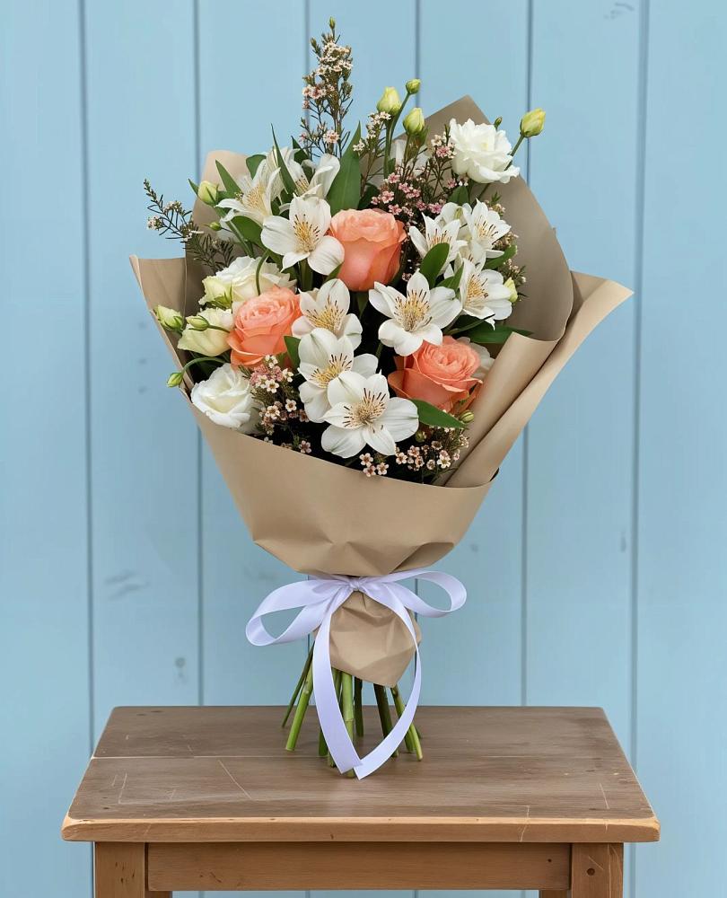 Букет цветов из: Альстромерии, Лизиантусы, Розы и Хризантемы в Благодатном